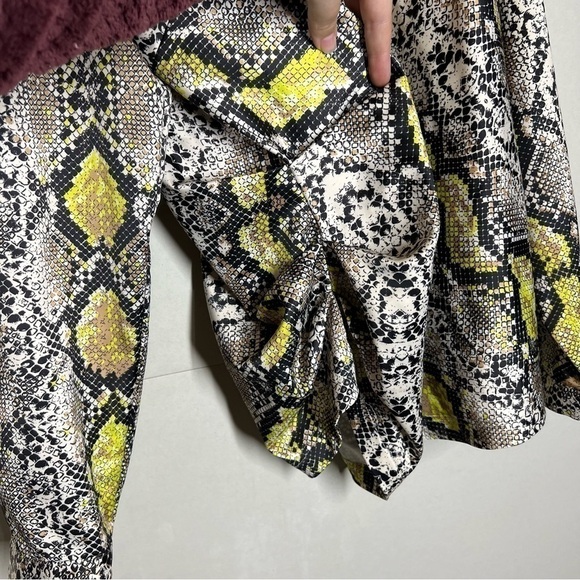 NWOT Universal Standard Michaela Pleated Top in Python Size Medium - Picture 9 of 13